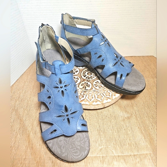 JBU Northstar Laser Cut Wedge Sandals Navy Blue Size 10 Medium EUC - Picture 3 of 12